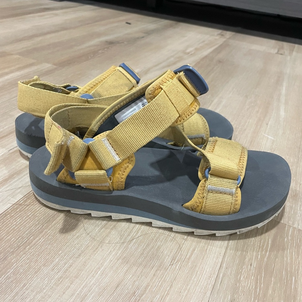 Merrel sandals sz 6 good condition